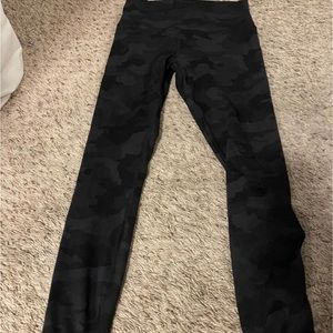 Lululemon camo Wunder trains 25’